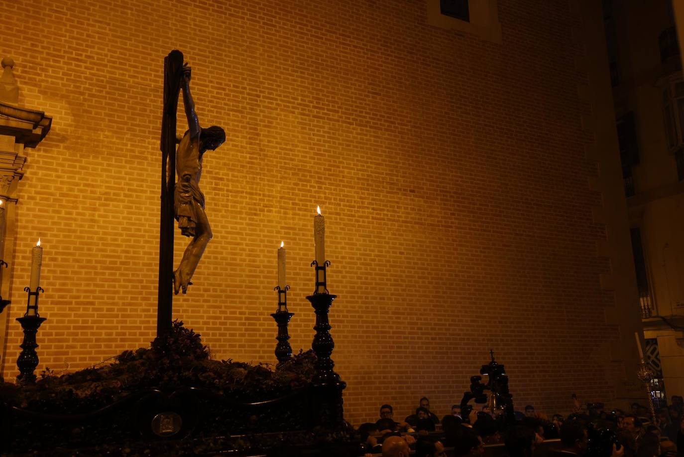 El Cristo de Ánimas de Ciegos preside el Vía crucis oficial de la Agrupación de Cofradías de Málaga