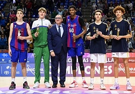 Jan Cerdán, Moller, el consejero de Deportes de la Junta, Arturo Bernal, Mohamed Dabone, Mera y Robinson.