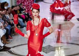 La pasarela de moda flamenca Con 2 lunares, en imágenes