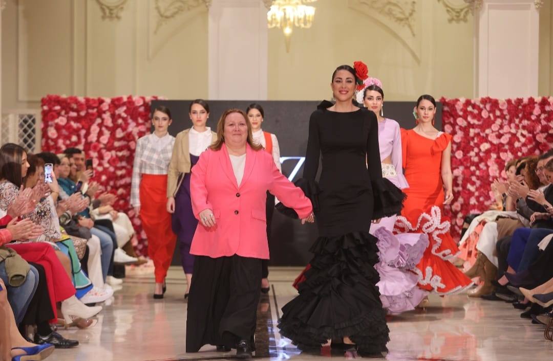 La pasarela de moda flamenca Con 2 lunares, en imágenes