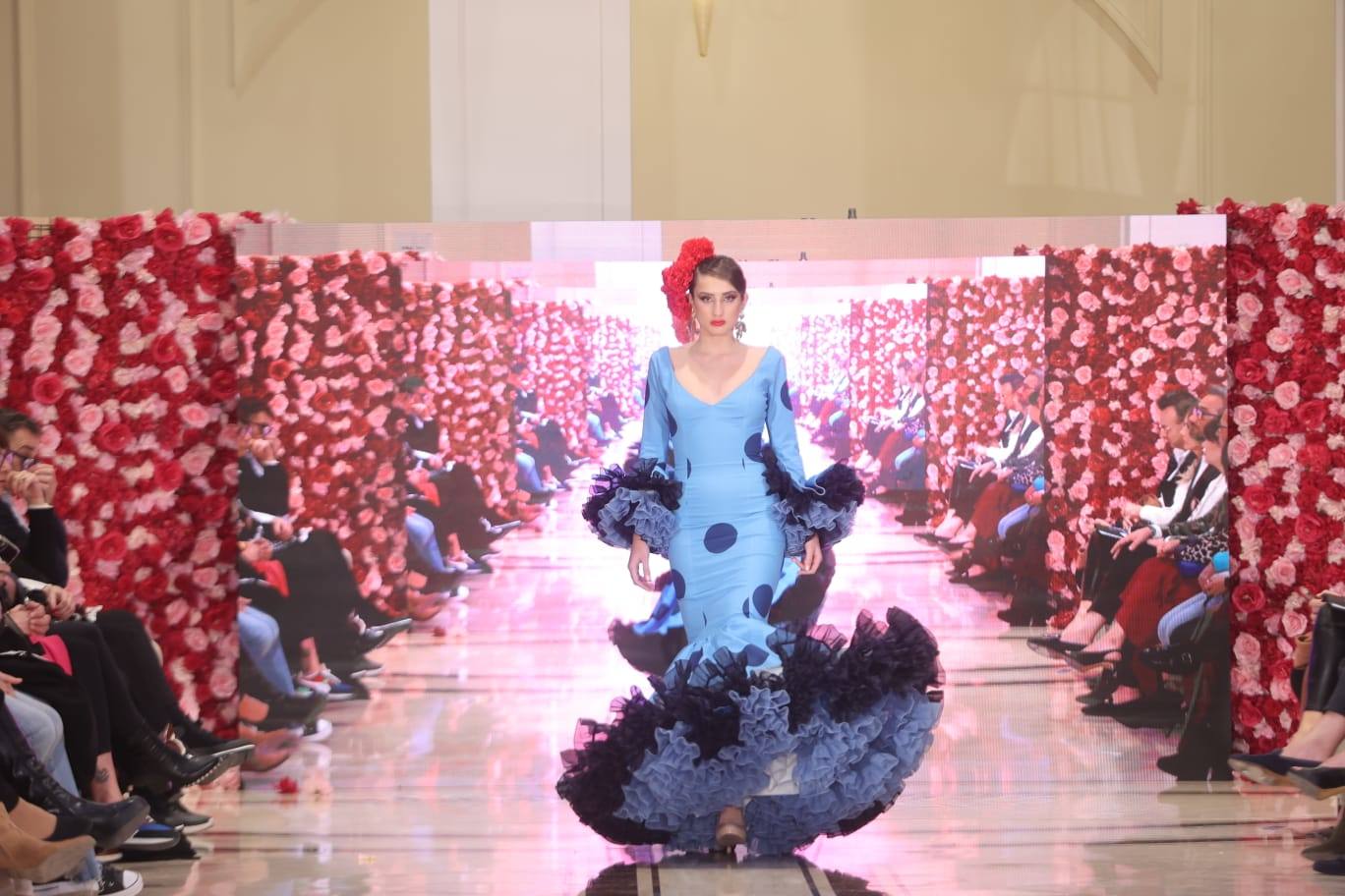 La pasarela de moda flamenca Con 2 lunares, en imágenes