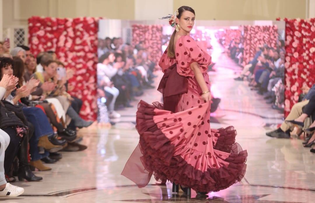 La pasarela de moda flamenca Con 2 lunares, en imágenes