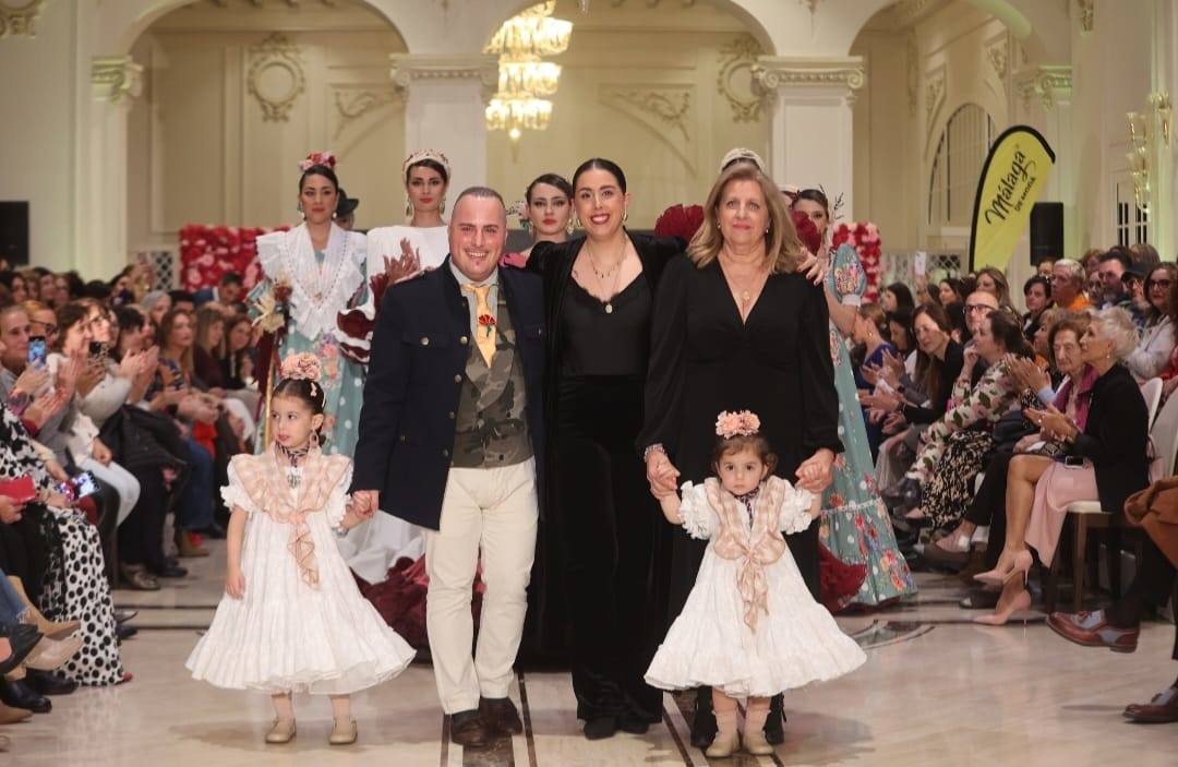 La pasarela de moda flamenca Con 2 lunares, en imágenes