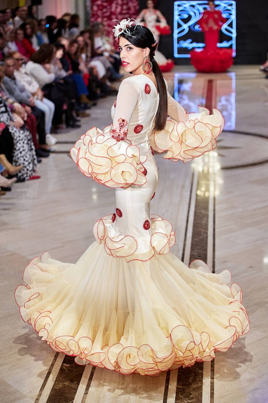 La pasarela de moda flamenca Con 2 lunares, en imágenes