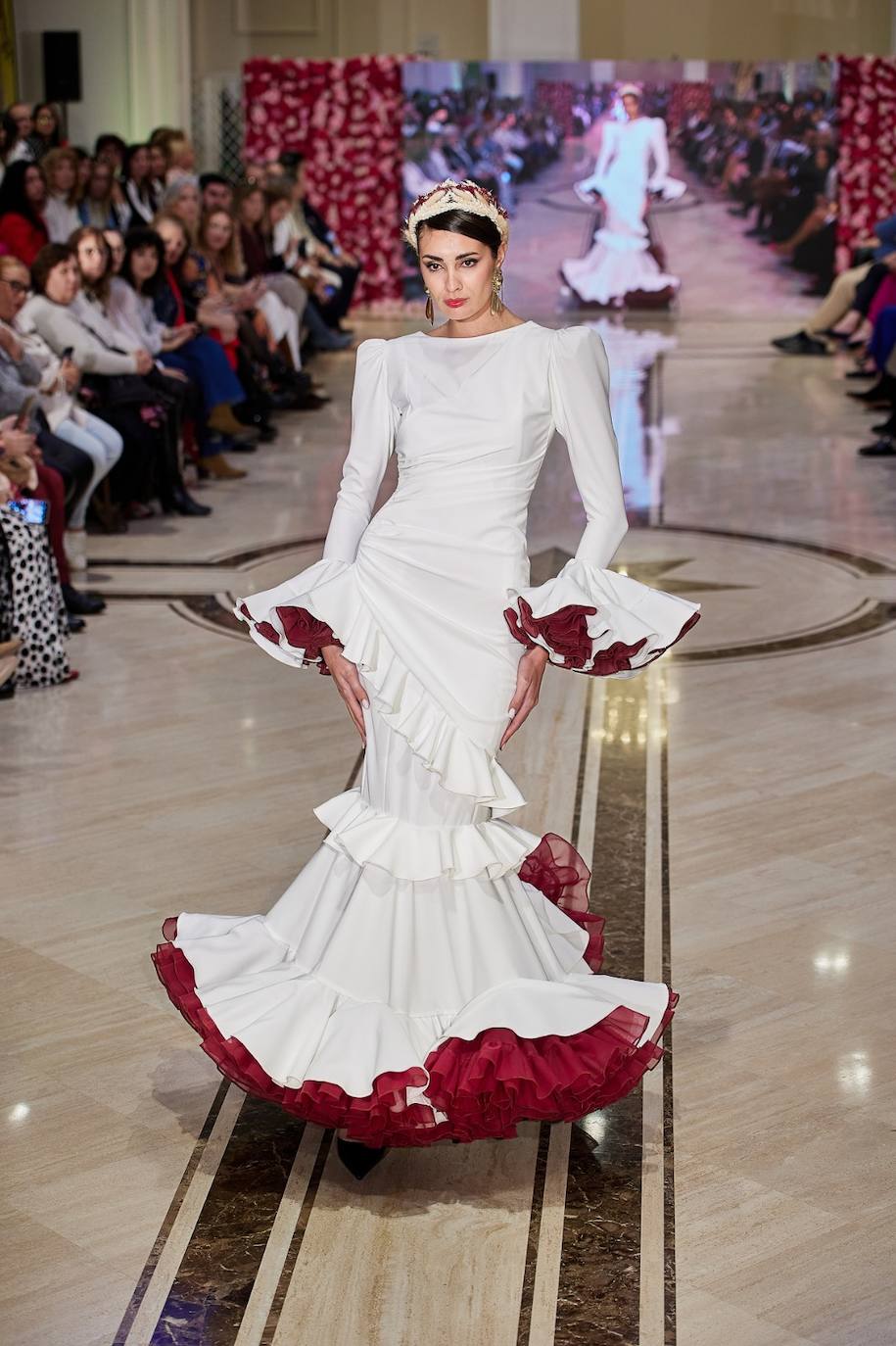 La pasarela de moda flamenca Con 2 lunares, en imágenes