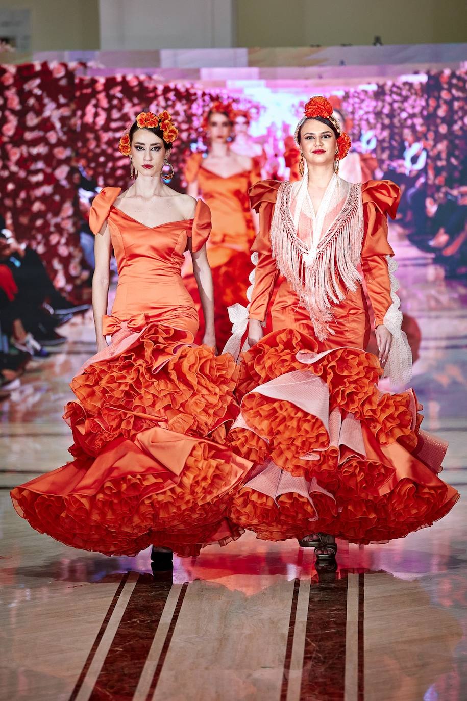 La pasarela de moda flamenca Con 2 lunares, en imágenes