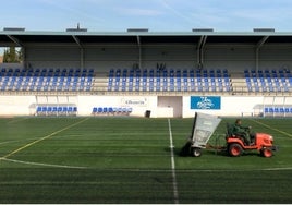 La transformación del césped artificial del campo de fútbol Miguel Fijones de Alhaurín el Grande.