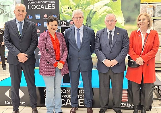 Gaspar Noguera, Margarita del Cid, Aurelio Martín, Manuel Marmolejo y Leonor García-Agua, en la inauguración de la muestra dedicada a «Sabor a Málaga».