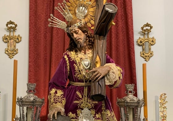 El titular de la Hermandad del Carmen Doloroso en el altar del triduo en su honor.