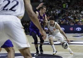 vesely, en una disputa con Campazzo en la final de la Copa del Rey de Málaga.