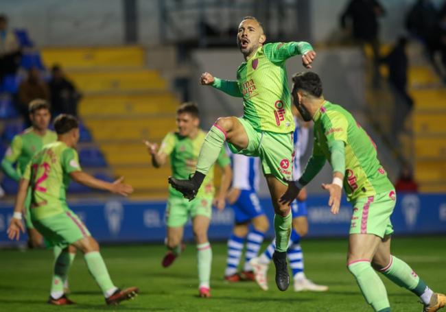 David Ferreiro celebra su primer gol con el Málaga ante el Alcoyano.