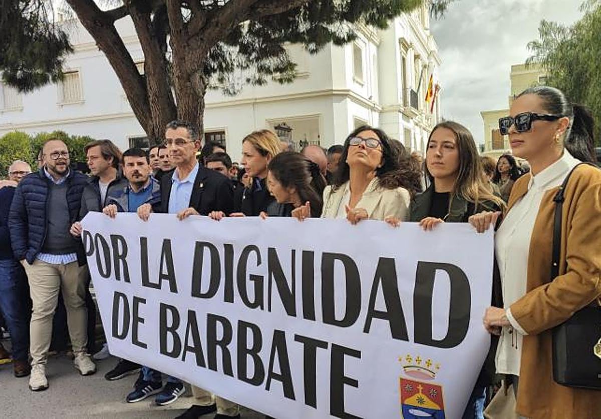 Barbate se echa a la calle: «Nos duele que el pueblo se haya asociado una vez más con el tráfico de drogas»