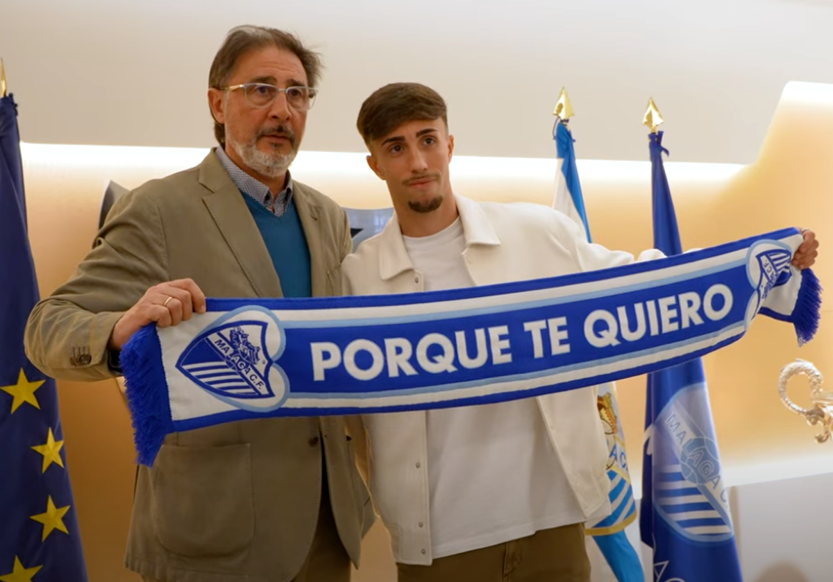 Imagen principal - El Málaga hace oficial la renovación de David Larrubia hasta 2027