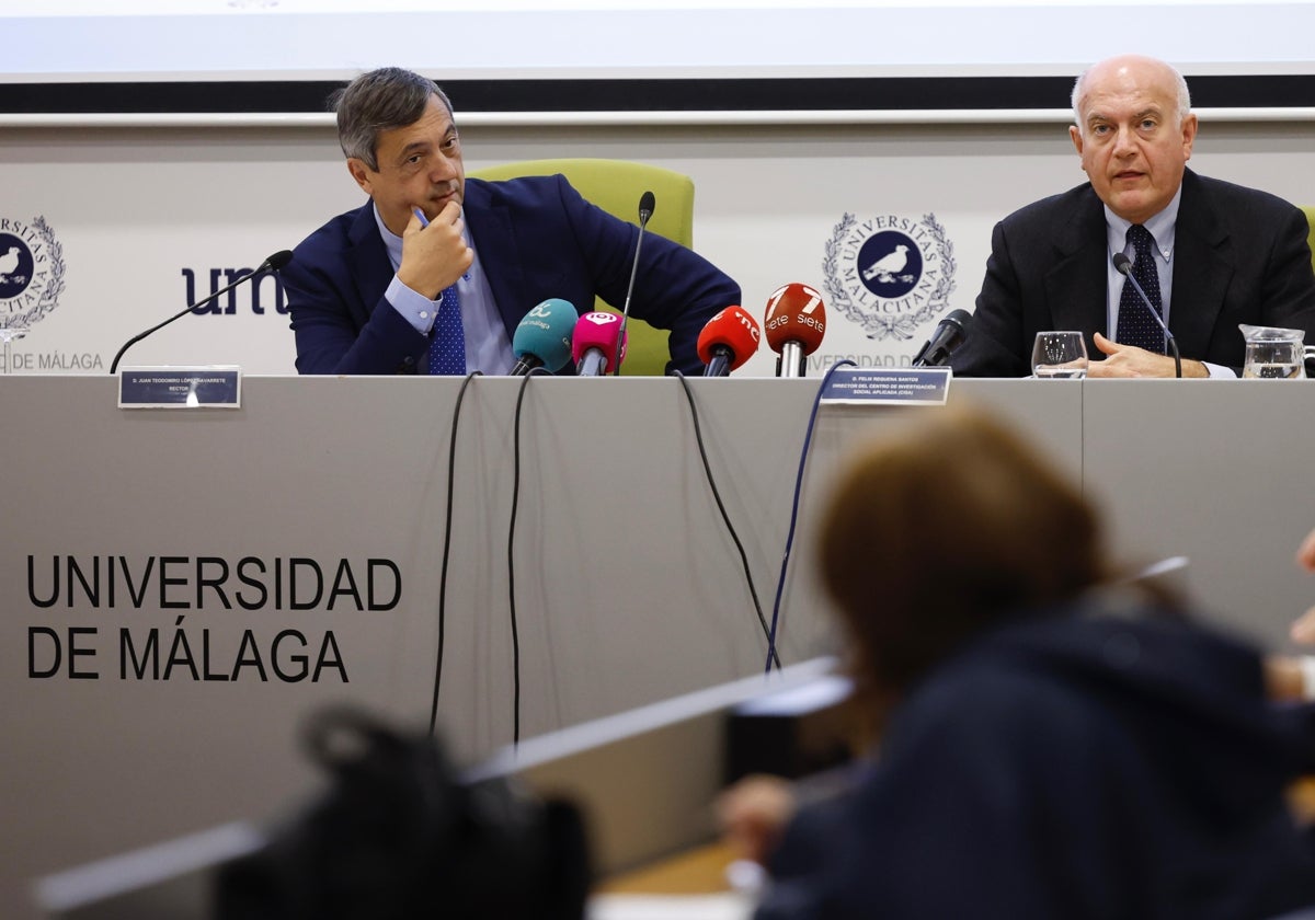 El rector, Teodomiro López, y el director de CISA, Félix Requena, esta mañana.