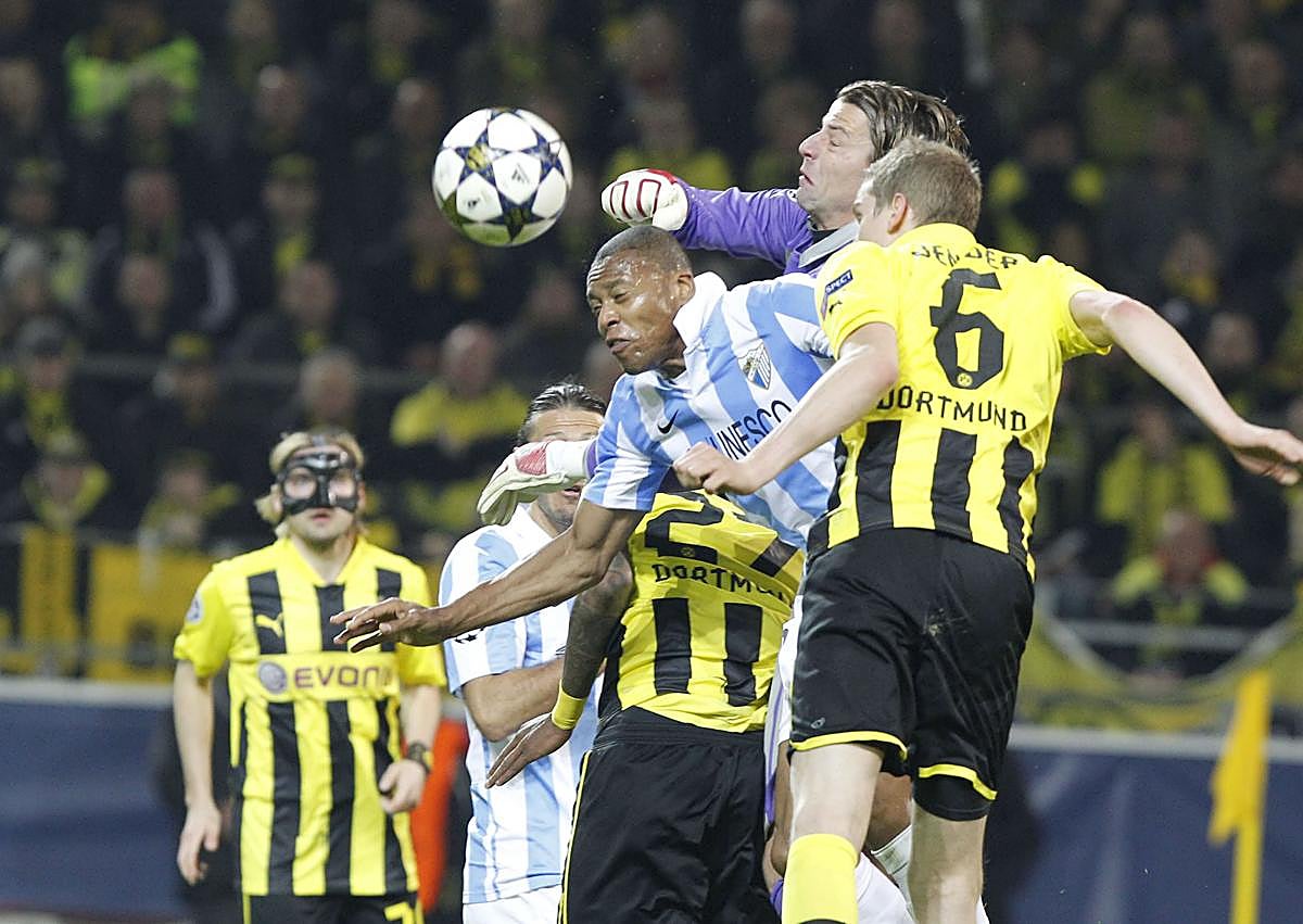 Imagen secundaria 1 - Varias imágenes de Baptista como entrenador y en su etapa como jugador del Málaga.