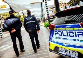 Una pareja de la Policía Local durante un servicio de patrulla.