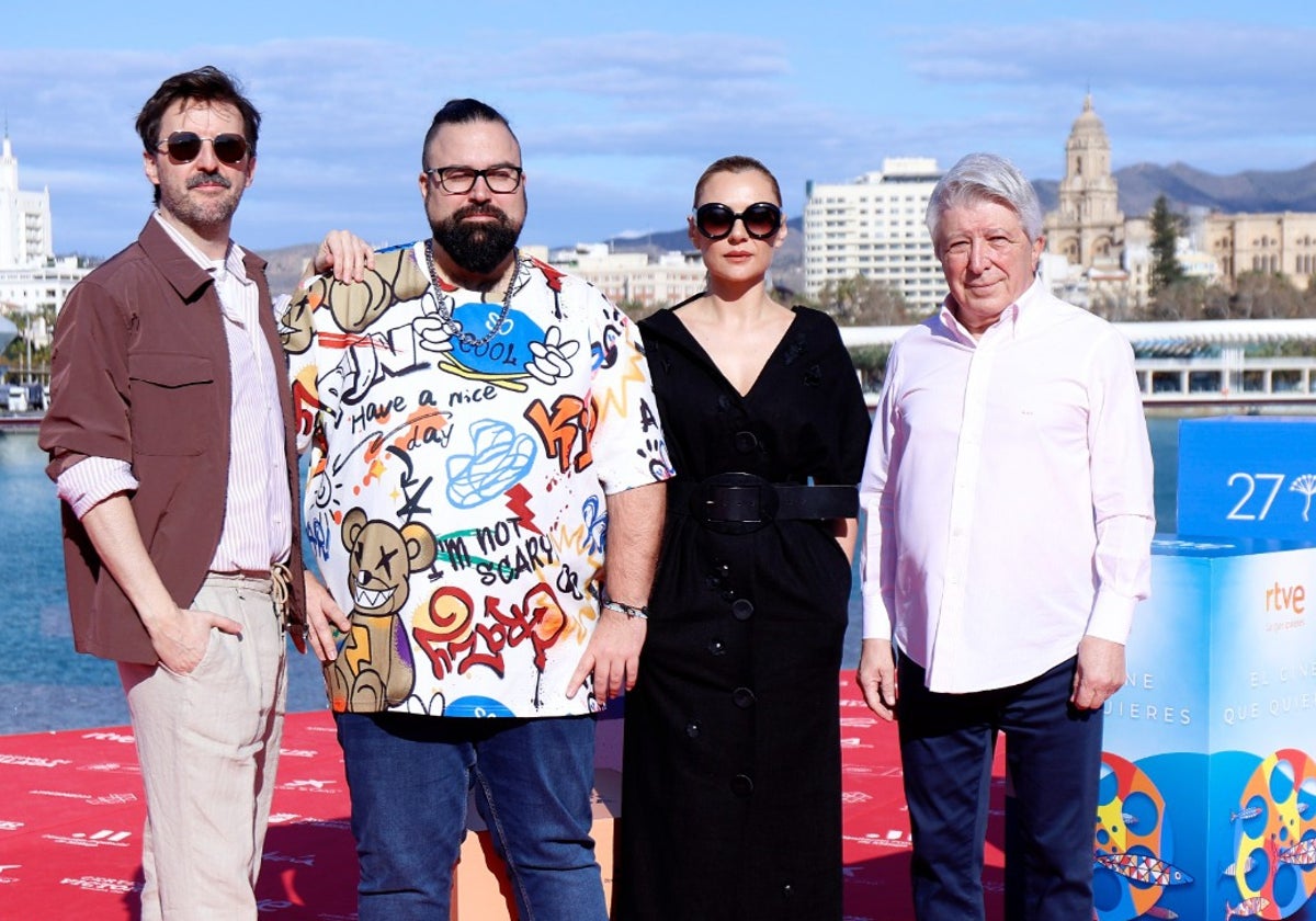 Julián López, David Galán Galindo, Miren Ibarguren y Enrique Cerezo, en el Muelle Uno.