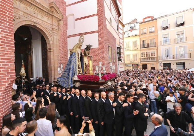 El Señor de la Columna y la Virgen de la O, a su salida desde los Mártires.