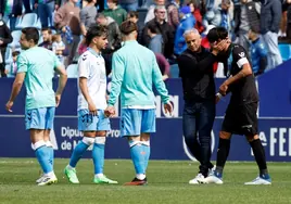 Pellicer abraza a Alberto Escassi tras el pitido final.