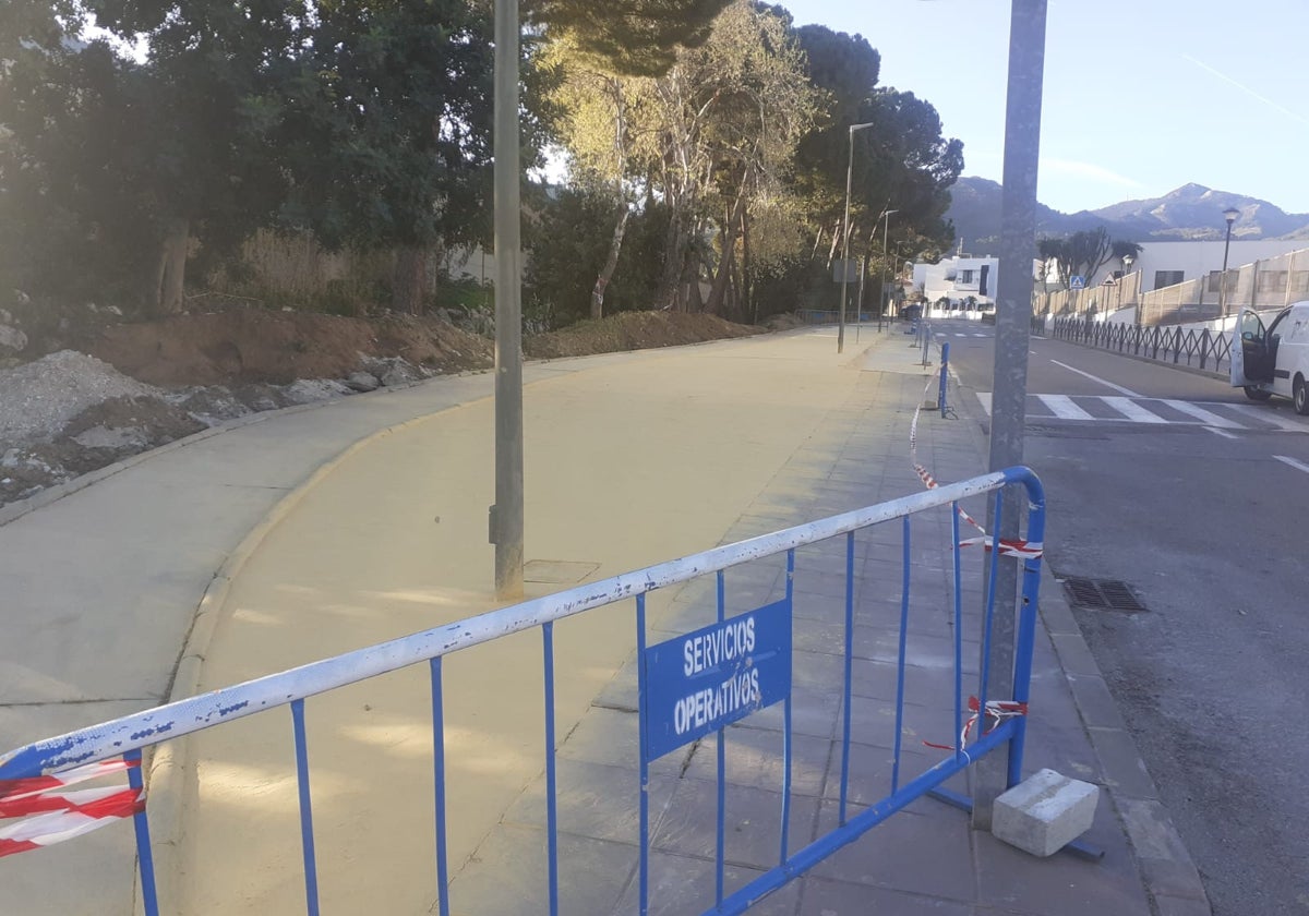 La acera de la calle Pablo Neruda, tras las obras de mejora.