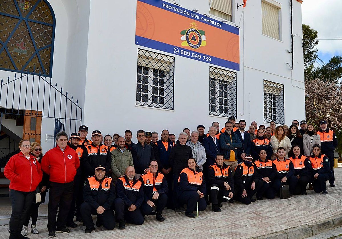 Foto de familia del equipo de Protección Civil de Campillos.