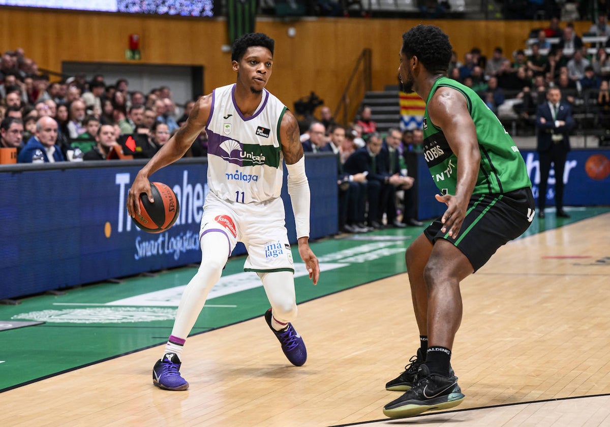 Tyson Carter y Andrés Feliz, en el duelo entre el Unicaja y el Joventut.