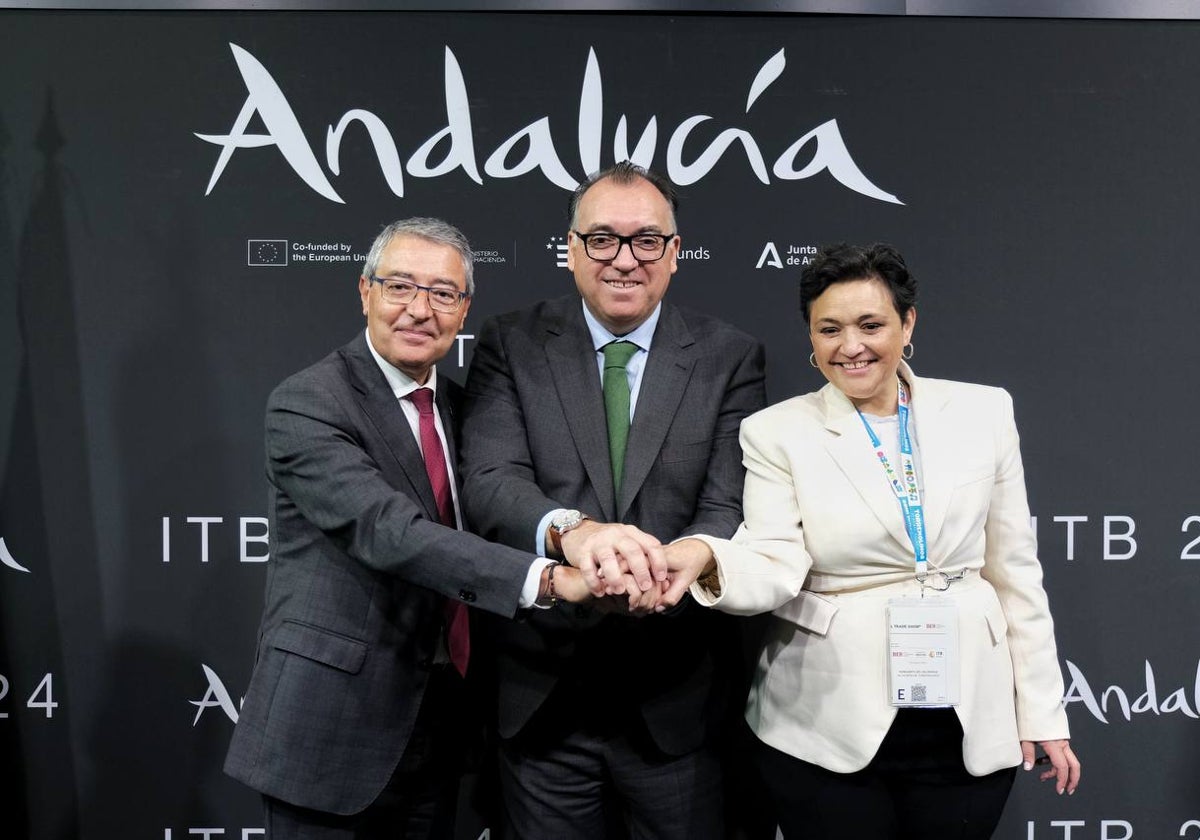 Francisco Salado, Arturo Bernal y Margarita del Cid, durante la presentación de la prueba este martes en Fitur.