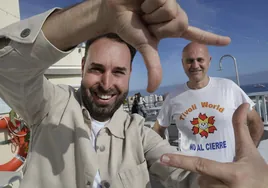 El director, Sergio Rodrigo, y el protagonista, Juan Carmona, del documental 'Tívoli'.