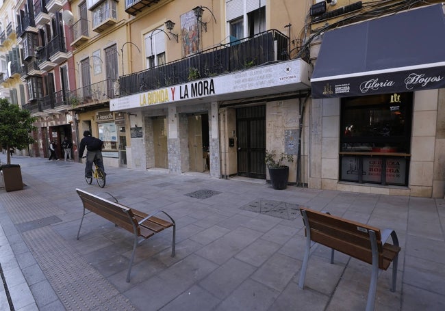 Jamones estaba en la calle Carretería, aunque ya han quitado el rótulo.