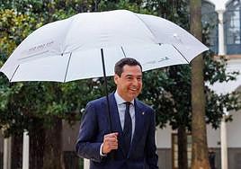 Juanma Moreno, este jueves a su llegada al Parlamento.