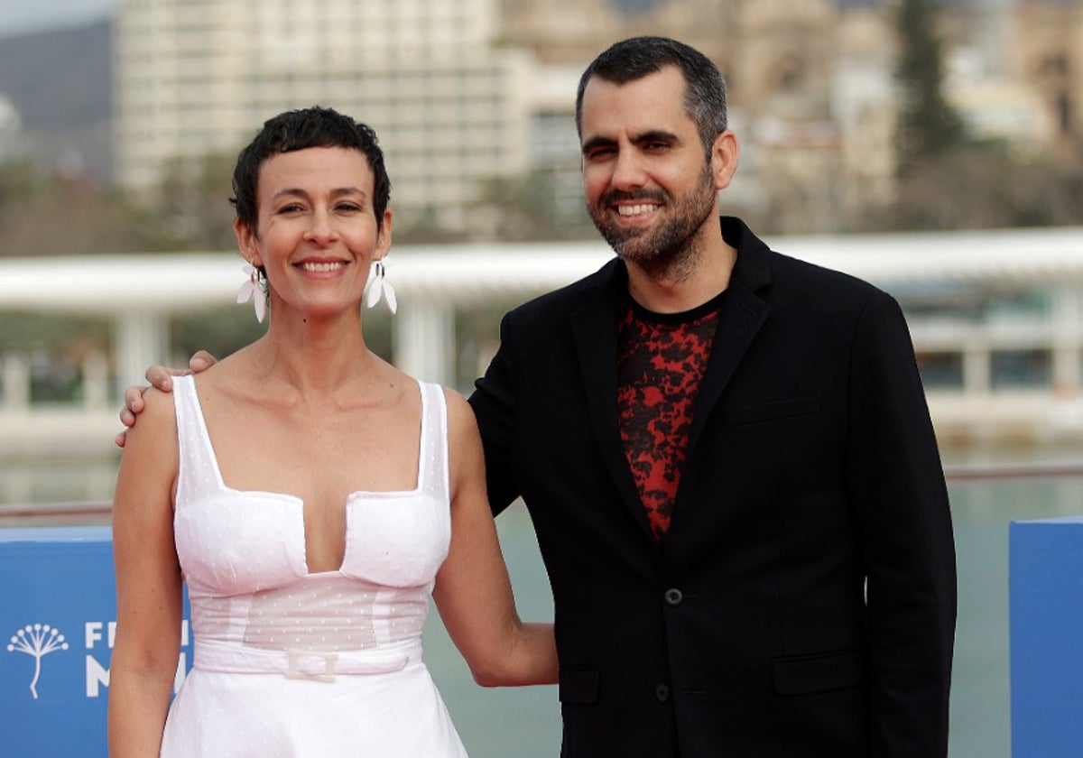 La actriz Lola Amores y el director Alan González, en la presentación en Málaga.