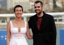 La actriz Lola Amores y el director Alan González, en la presentación en Málaga.