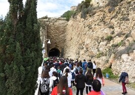 La marcha, a su paso por los túneles de El Cantal.