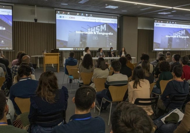 Imagen del encuentro celebrado este lunes en las instalaciones del IHSM La Mayora.