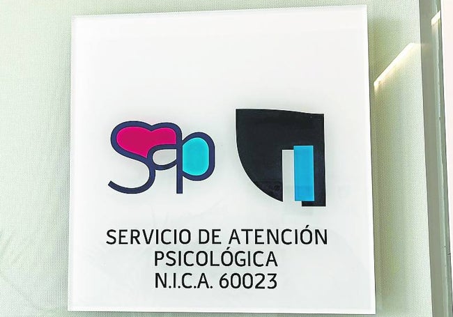 Cartel del despacho del Servicio de Atención Psicológica