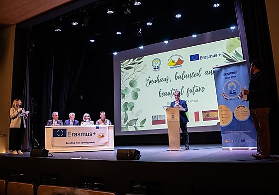 Momento del simposio en la Casa de la Cultura de Benalmádena.