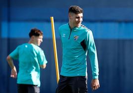 El delantero del Málaga, Roberto, en el entrenamiento del pasado lunes en el Anexo de La Rosaleda.