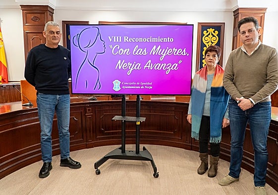Acto de presentación de los reconocimientos en el salón de plenos del Ayuntamiento de Nerja.