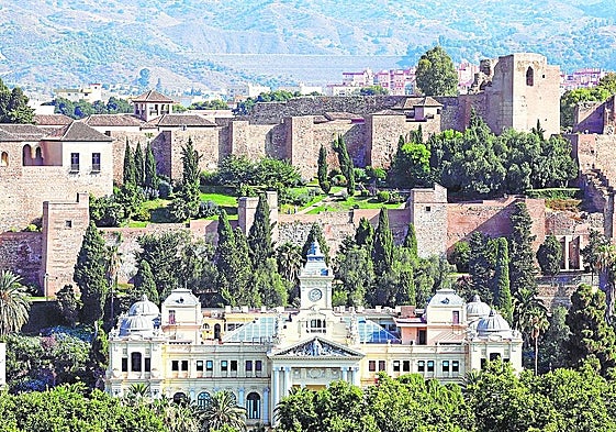 Vista del Ayuntamiento de Málaga, en la Avenida de Cervantes.