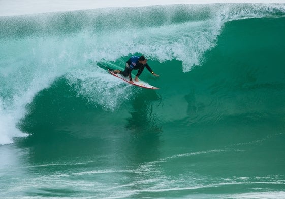 Griffin Colapinto, perfectamente posicionado dentro de un tubo en la prueba celebrada en Peniche, Portugal