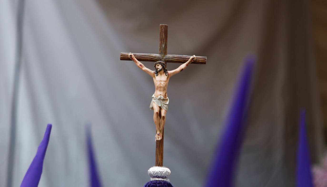 Procesión de Nuestra Señora de la Esperanza y Refugio en el barrio de Miraflores.