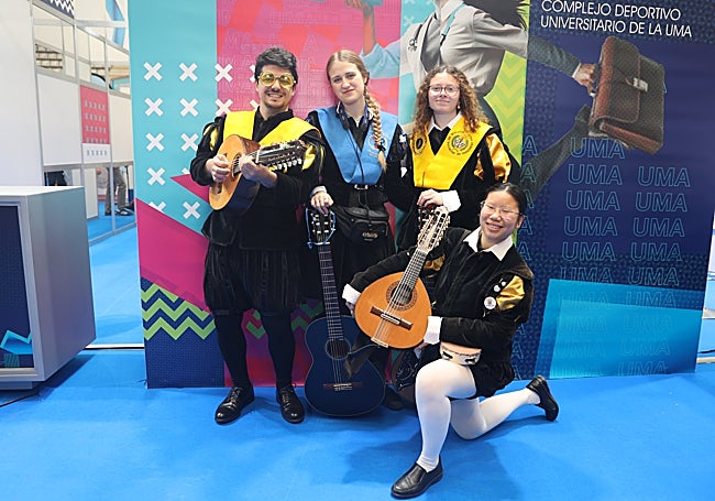 La Tuna Universitaria en el pabellón.