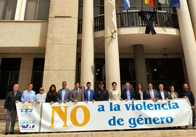 Minuto de silencio en memoria de la mujer asesinada.