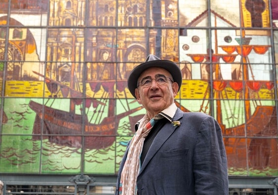 Abraham García, junto al mercado de Atarazanas.