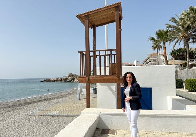 La edil de Playas de Nerja, María del Carmen López, en La Torrecilla.