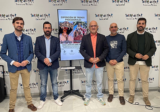 Acto de presentación de la exposición de los tronos en Torre del Mar.