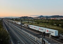 Sólo el 0,5% de las mercancías en Andalucía se mueven por tren.