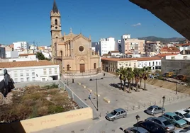La plaza de San Pablo, con el solar para el Cautivo en primer término.