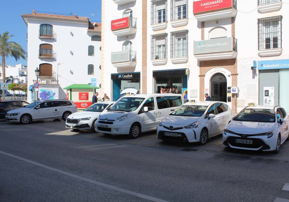 Taxis estacionados en Alhaurín el Grande.