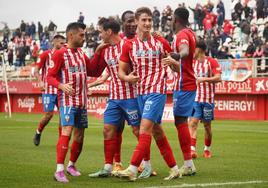 Jugadores del Algeciras celebran un gol esta temporada en su estadio, el Nuevo Mirador.